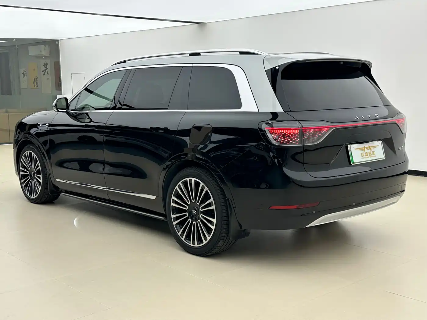 AITO Wenjie AITO M9 2024 Range Extender Max Edition 42kWh 6-seater фото 26