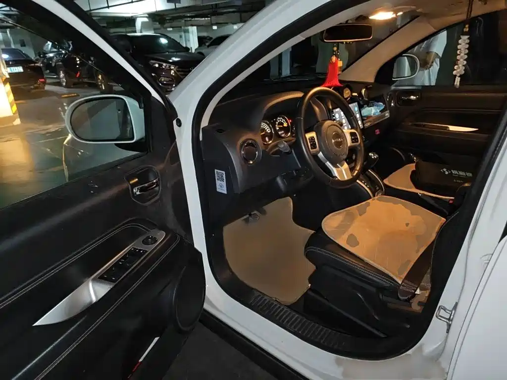 Jeep Compass (Import) 2014 2014 2.4L 4WD Serpentine Collector's Edition
