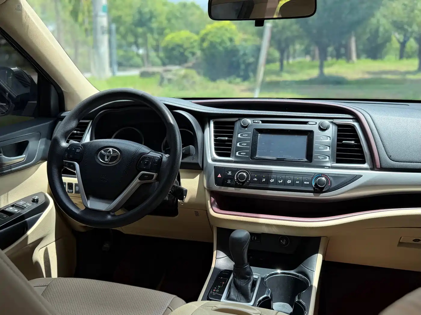 صورة 13 - Toyota Highlander