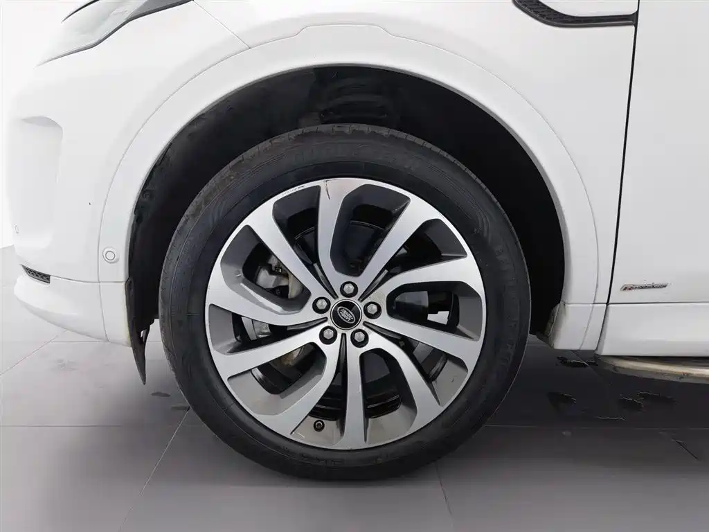 LAND ROVER DISCOVER NEW ENERGY SOURCES FOR SPORTS