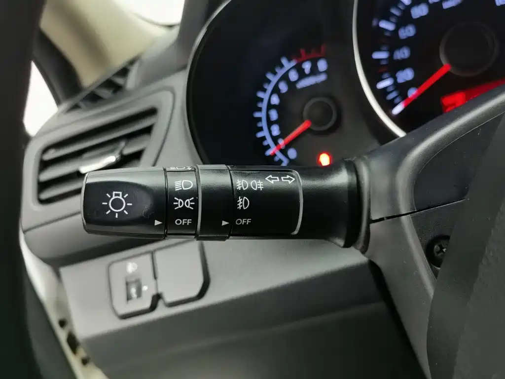 Kia K2 2013 2012 Sedan 1.4L AT GLS Commemorative Edition