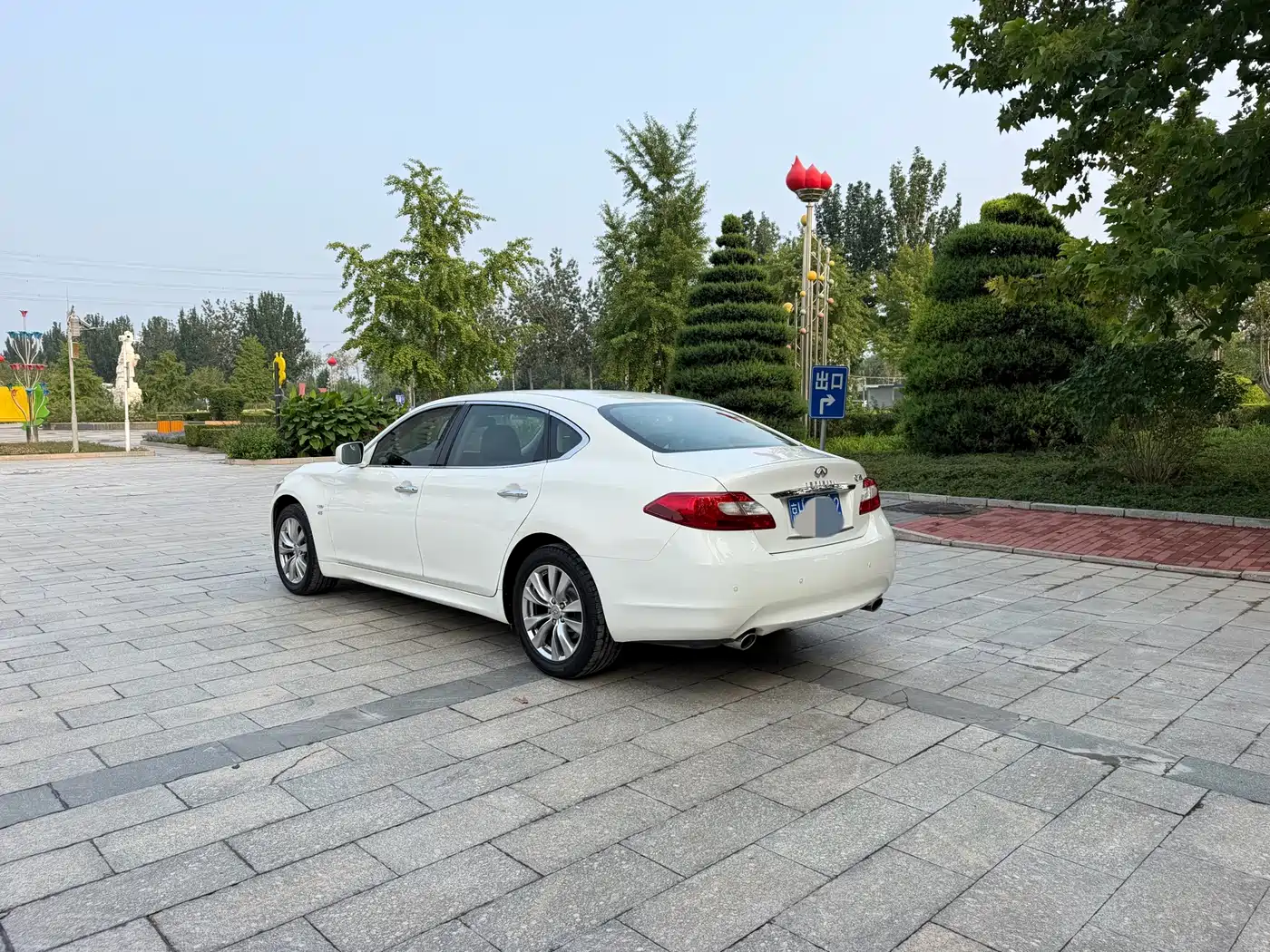 Фото 4 - Infiniti Q70