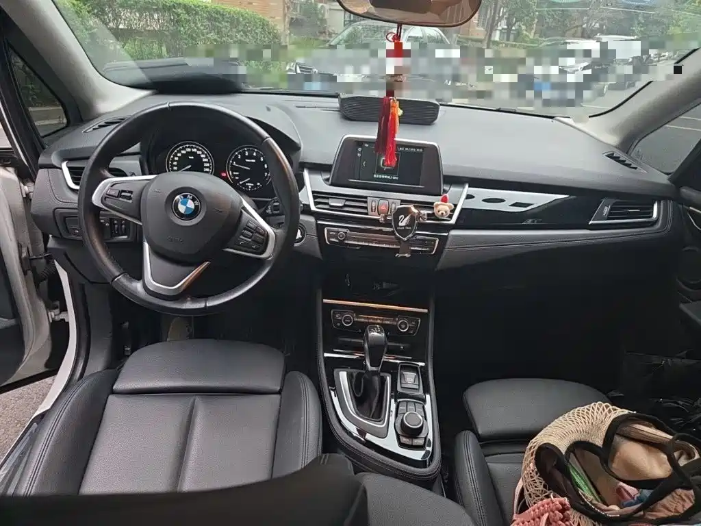 صورة 5 - BMW 2 Series Touring