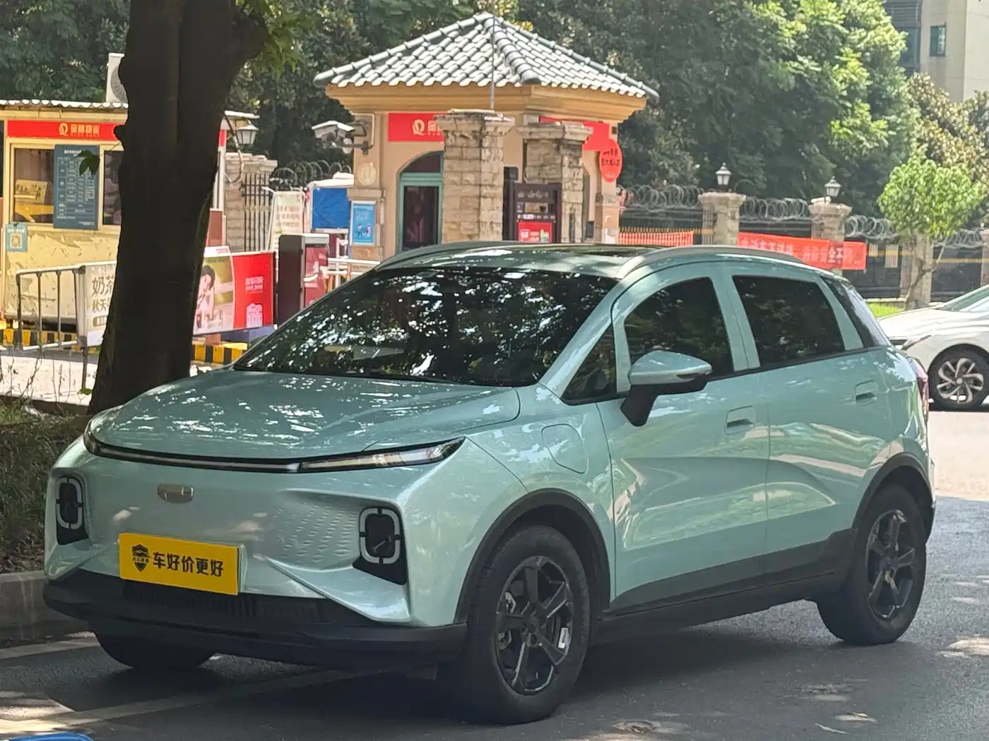 Фото 1 - Geely Geometry E Firefly