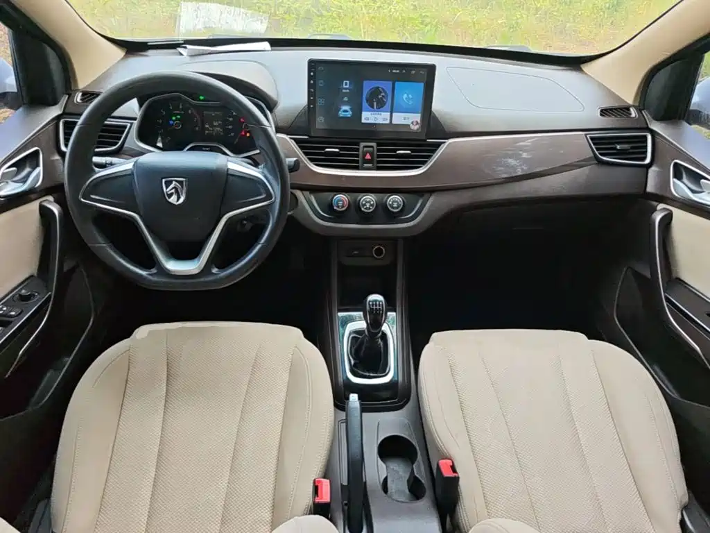Baojun 310W 2018 2017 1.5L Manual Comfort China V