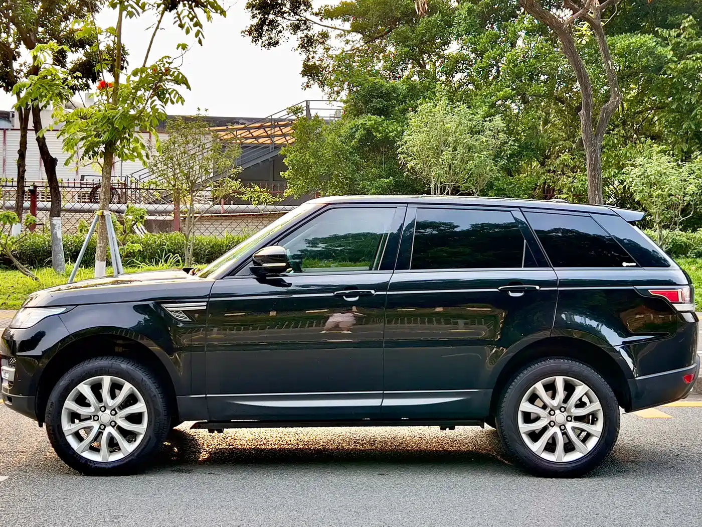 Land Rover Range Rover Sport 2015 3.0 SC V6 HSE фото 4