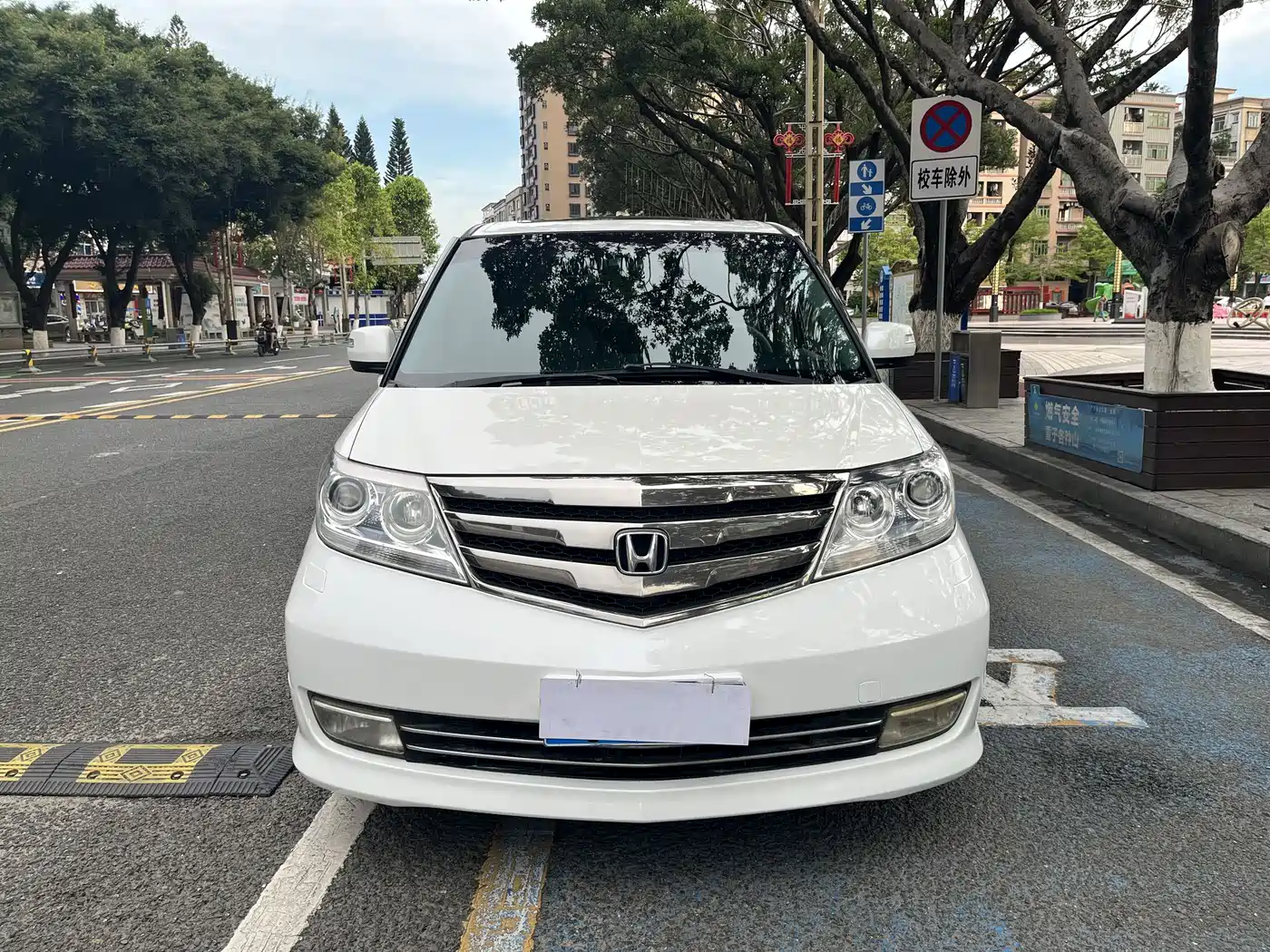 Honda Elysion 2012 2.4L VTi Luxury Edition фото 2