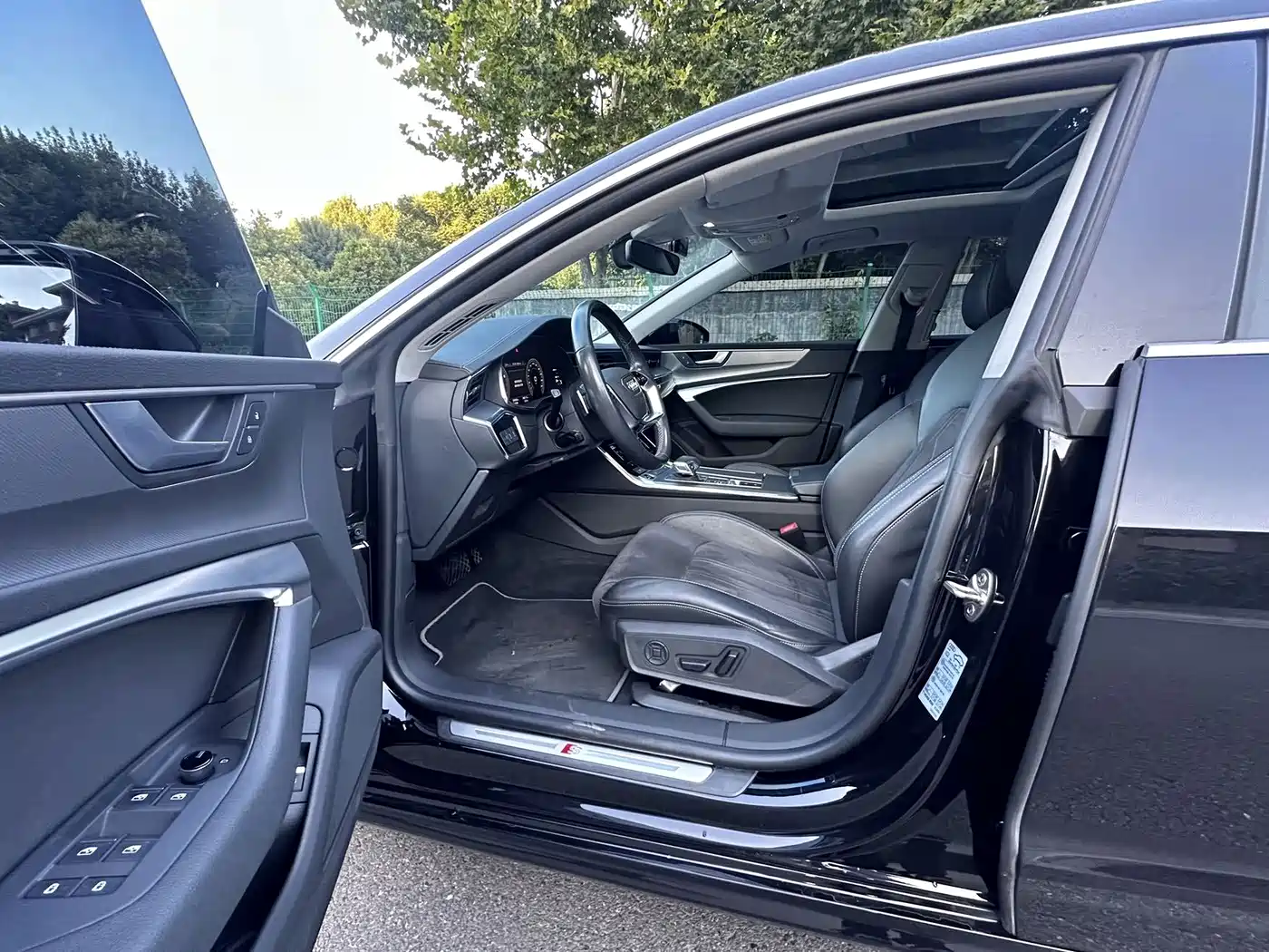 Photo 6 - Audi A7L