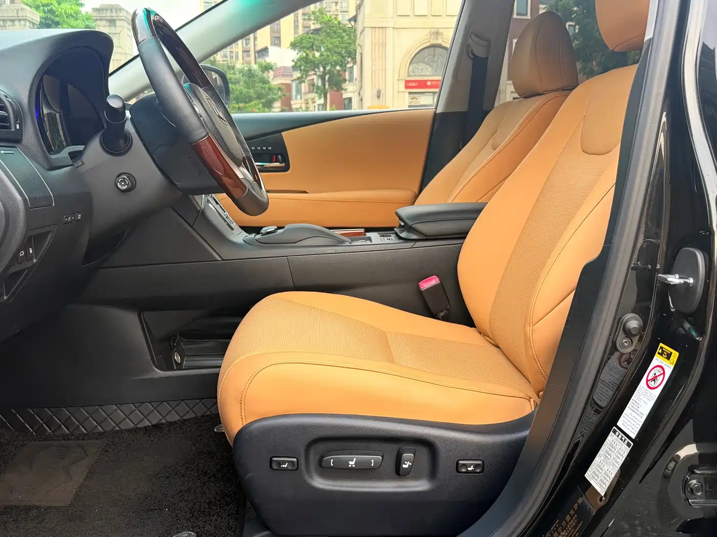 Photo 4 - Lexus RX Classic