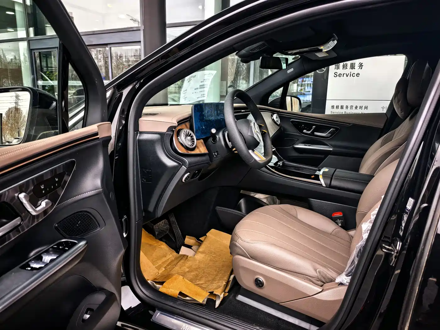 MERCEDES-BENZ EQE SUV