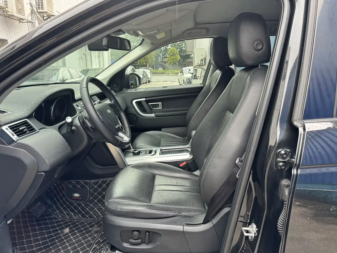 Land Rover Discovery Sport 2018 240PS SE Edition фото 3