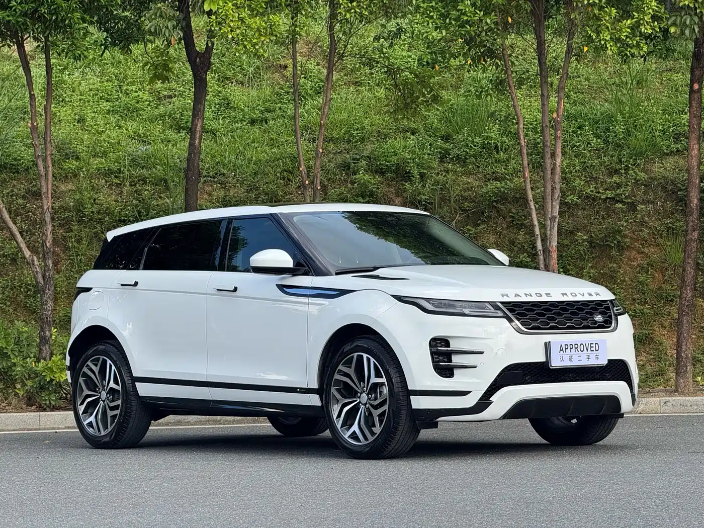 Land Rover Range Rover Evoque 2022 Range Rover Evoque L 200PS R-Dynamic Standard Elite Edition фото 3