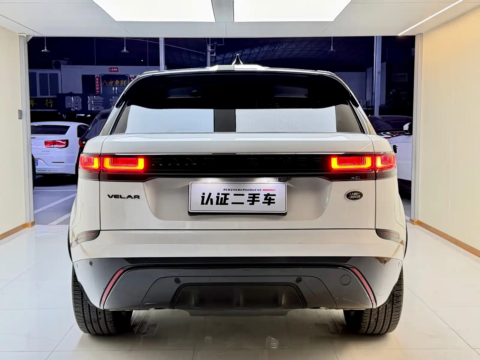 Фото 21 - Land Rover Range Rover Velar
