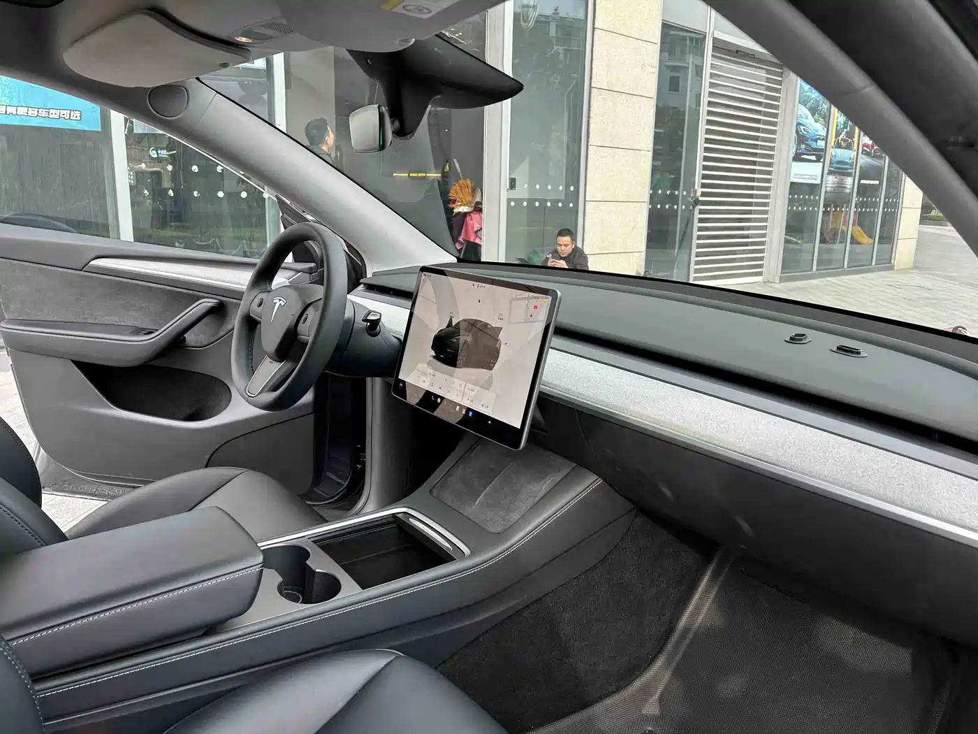 TESLA MODEL Y