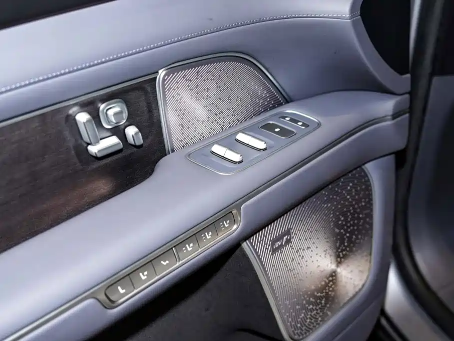 NIO ES8 2026 2025 Model 6-Seat Executive Luxury Edition