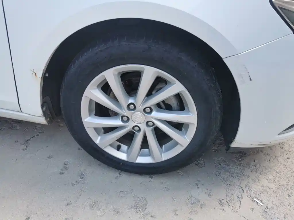 Photo 8 - Buick Verano