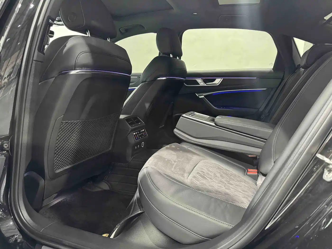 Фото 6 - Audi A6L