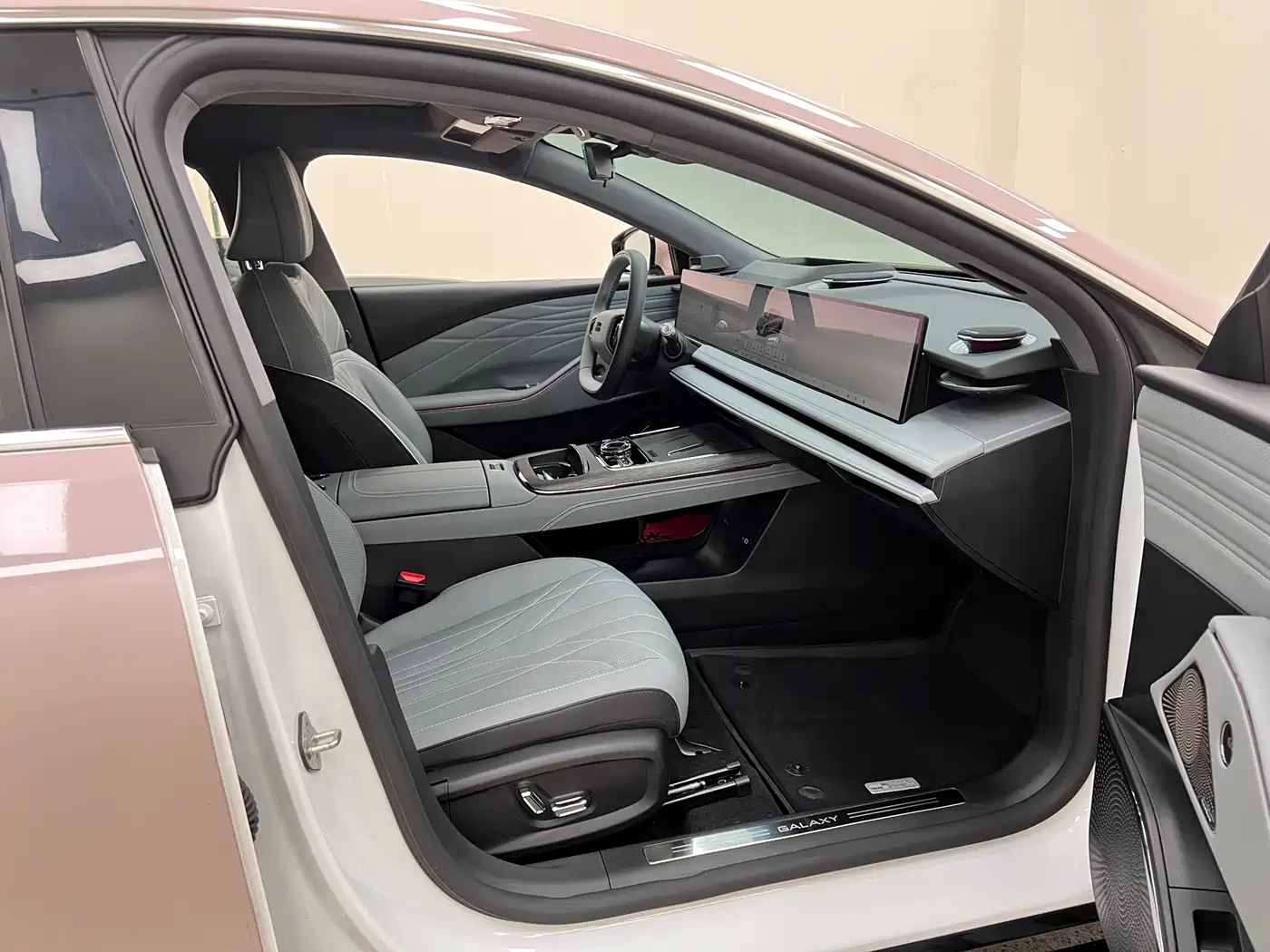 Geely Galaxy Galaxy E8 2025 2025 575km Exploration Smart Drive Edition