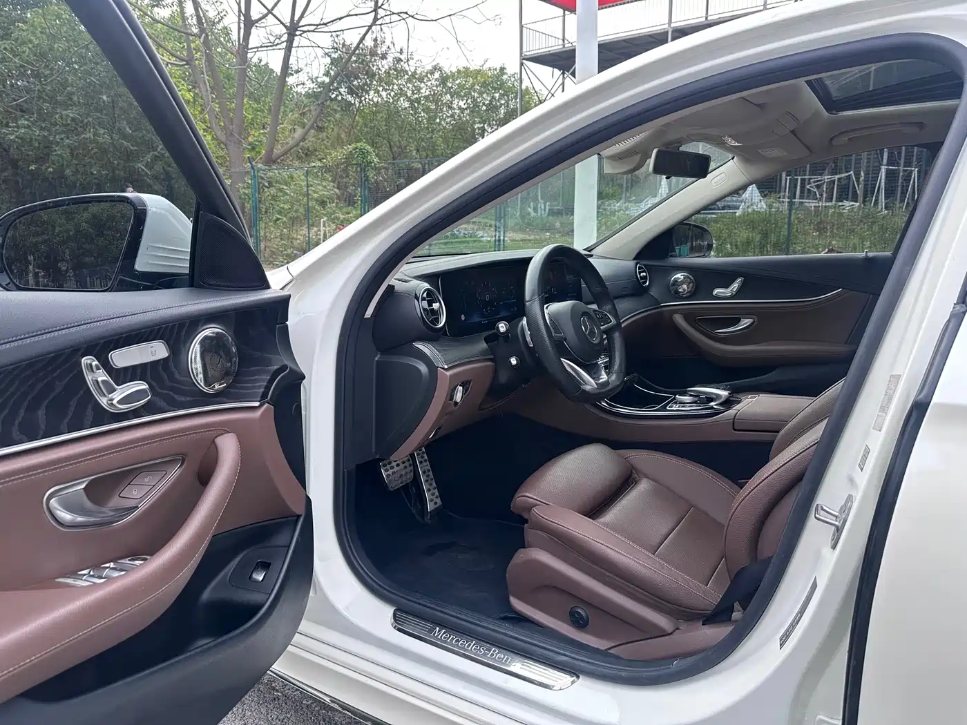 Mercedes-Benz E-Class 2016 E 200 L Sport Type фото 4