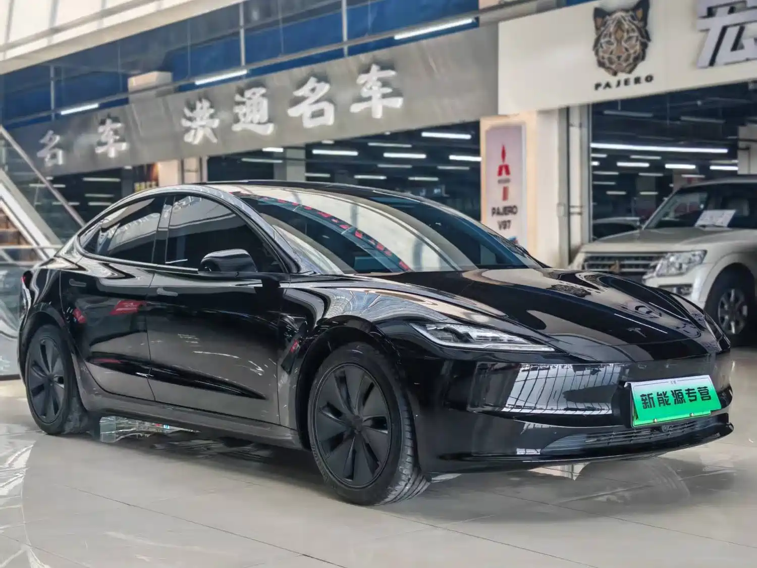 Фото 2 - Tesla Model 3