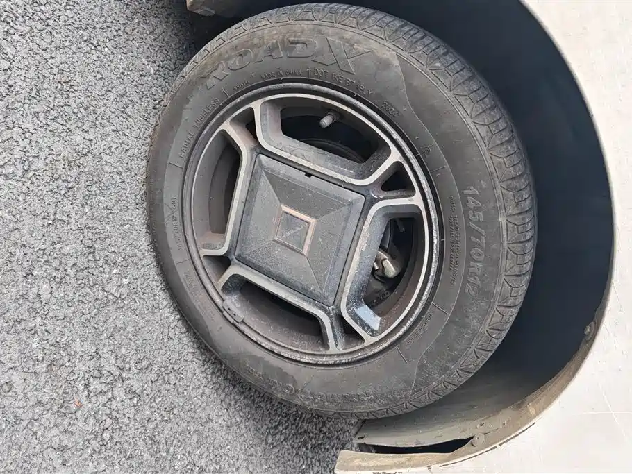 BAOJUN E200