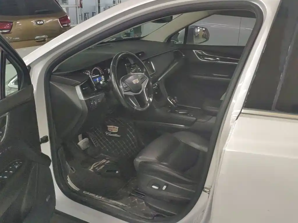 Cadillac XT5 2017 2016 25T Luxury Model