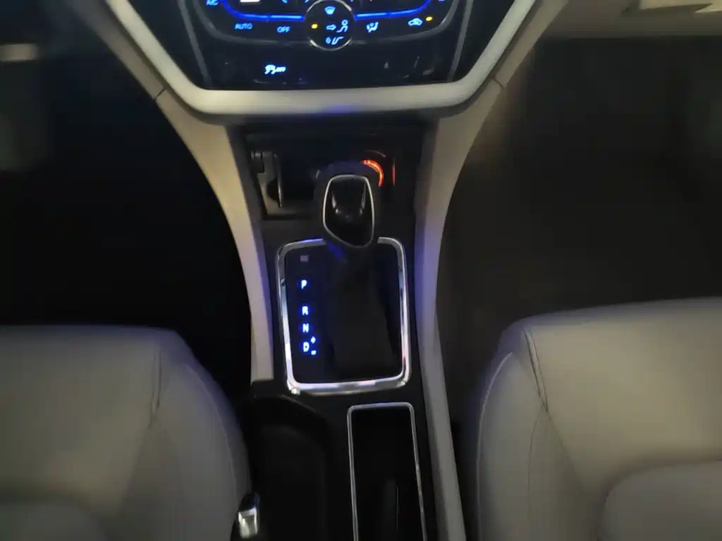 Фото 14 - Geely Emgrand