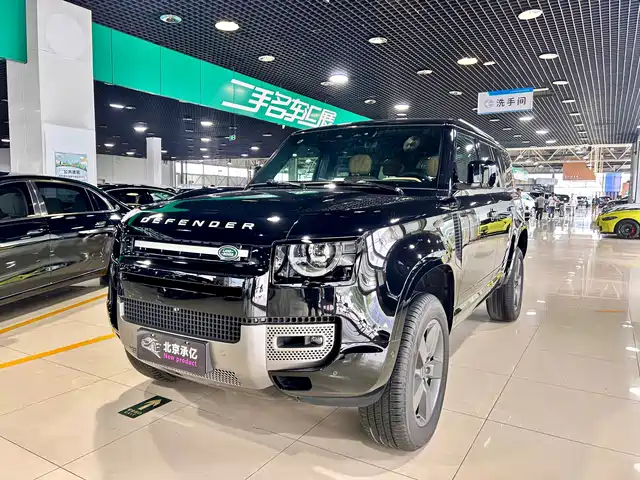 Land Rover Defender 2025 130 3.0T P400 7-Seater Luxury Edition — фото 1