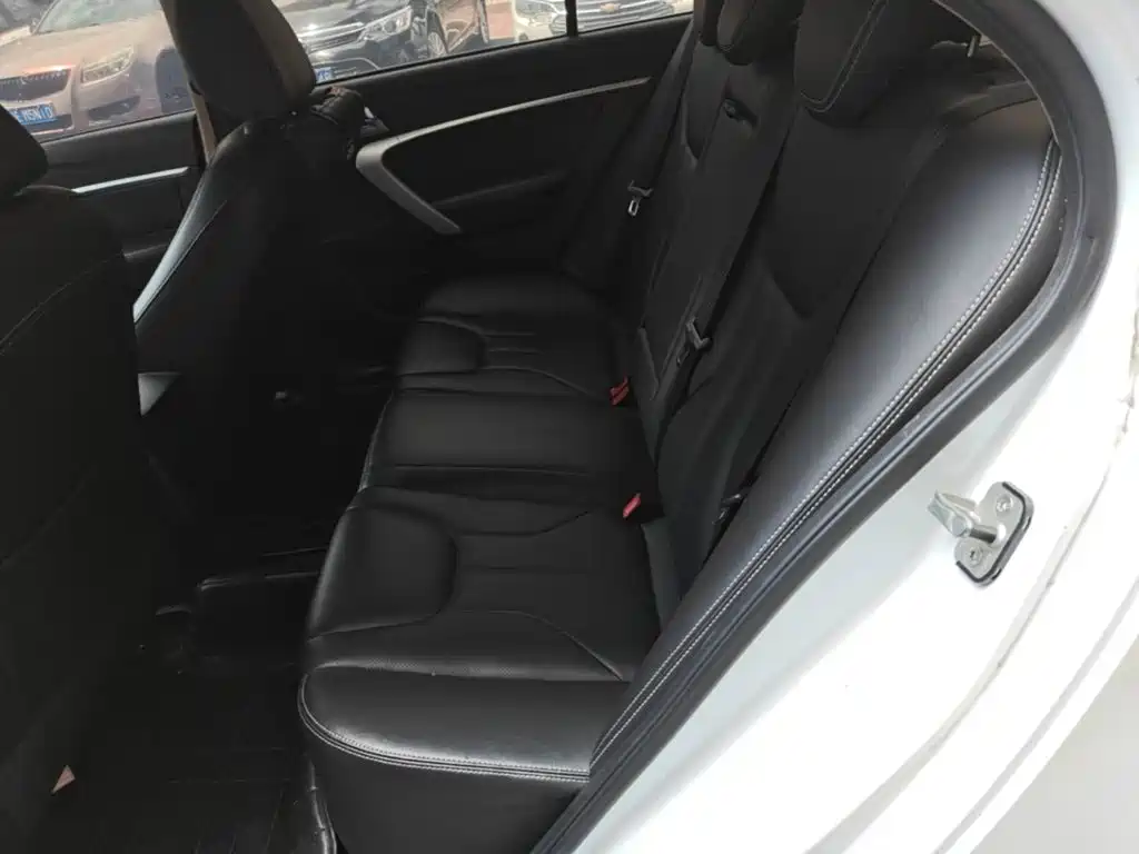 Фото 17 - Geely Emgrand