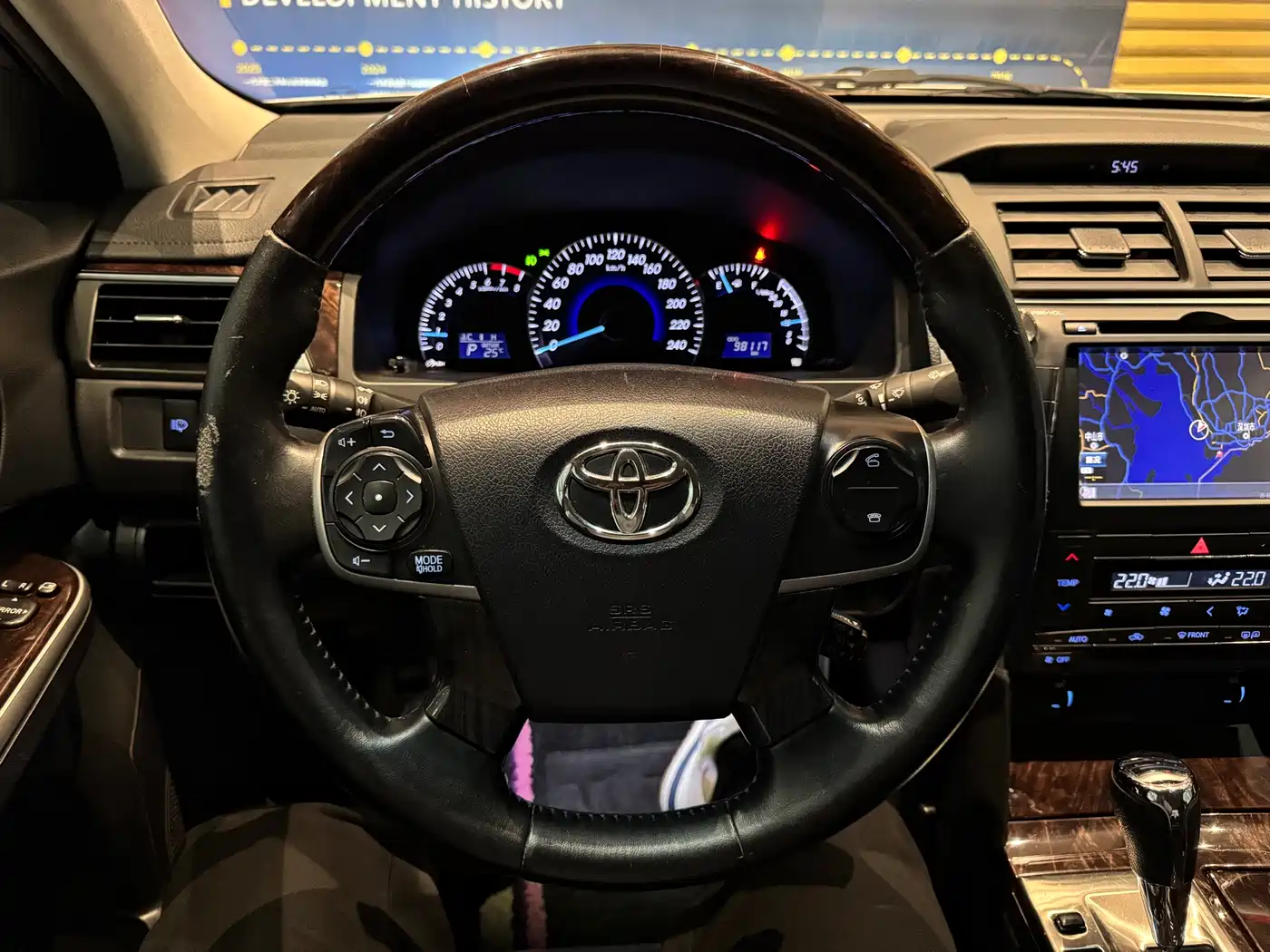 Toyota Camry 2015 2.5G Luxury Navigation Edition фото 12