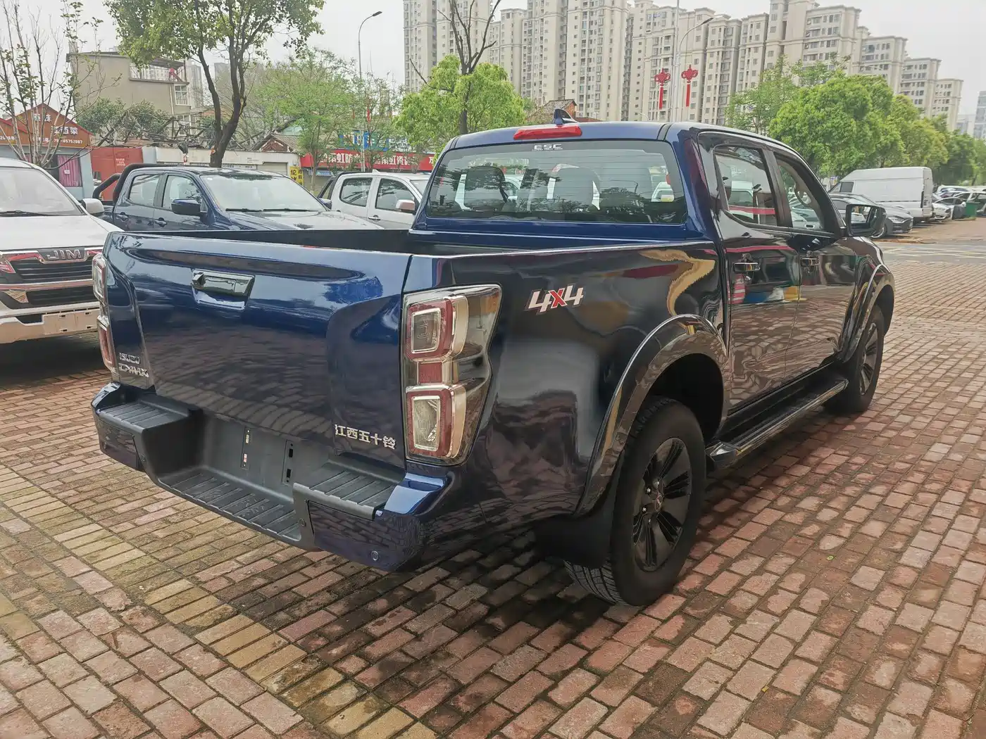 Isuzu D-MAX 2023 1.9T Auto 4WD V-CROSS Yue Ling Edition фото 4