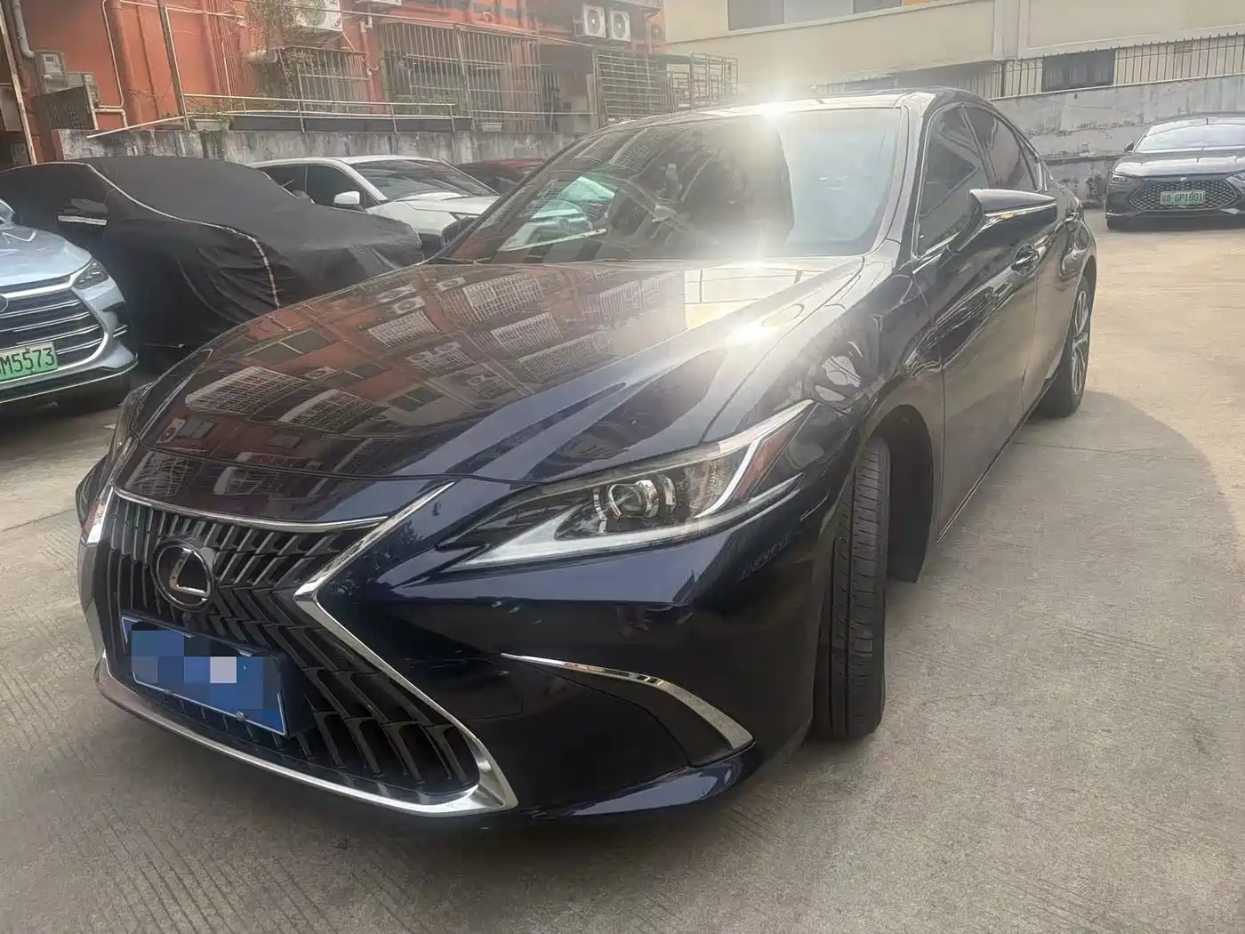 Фото 1 - Lexus ES