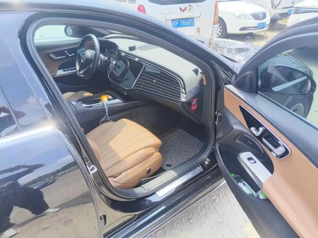 Mercedes-Benz E-Class, миниатюра 13