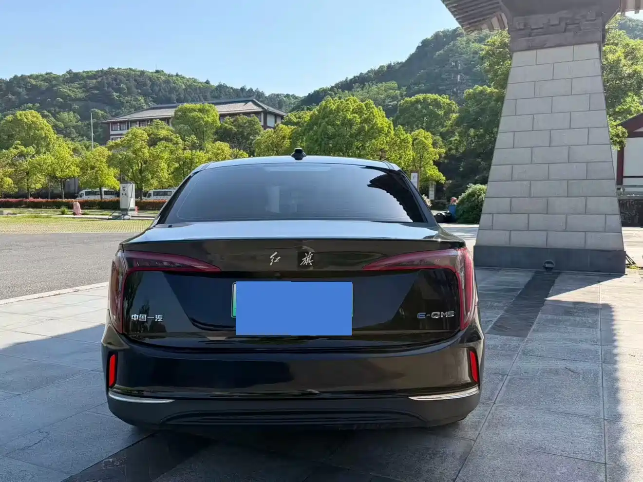 Hongqi E-QM5 2023 Facelift Basic Travel Edition фото 5