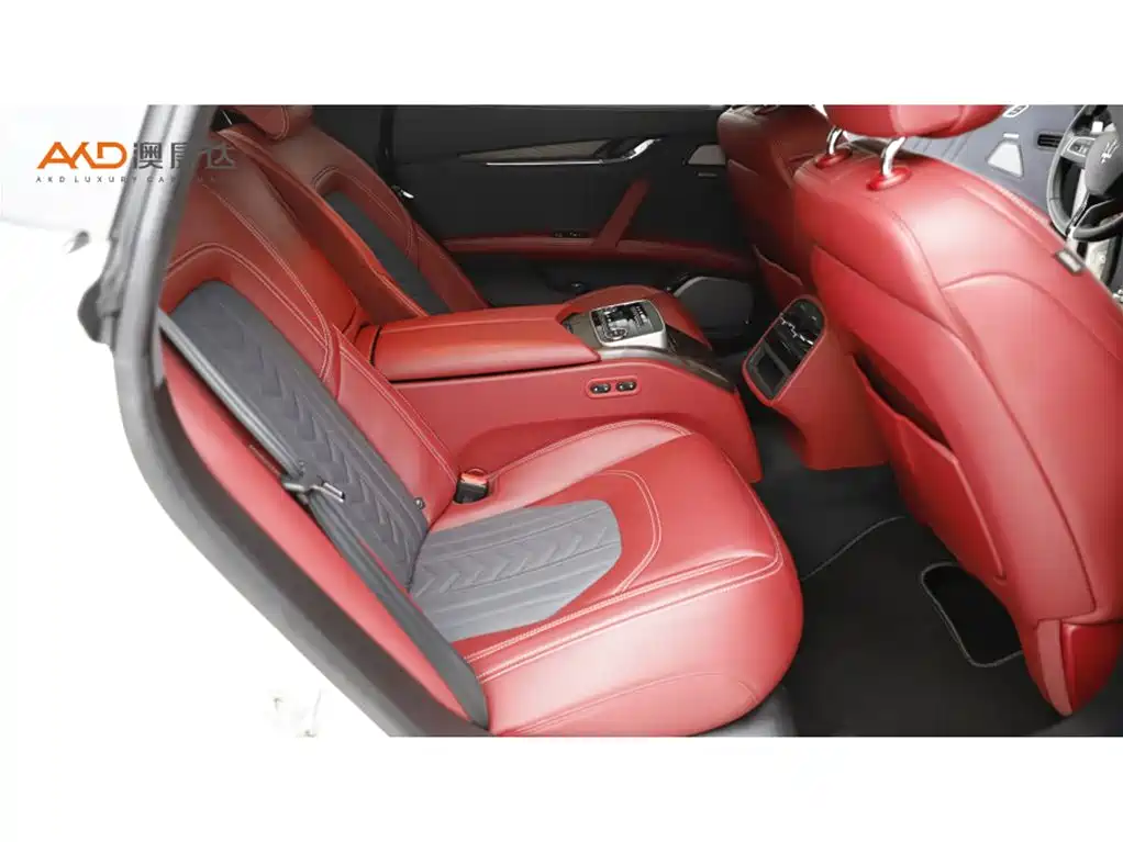 Фото 8 - Maserati Quattroporte