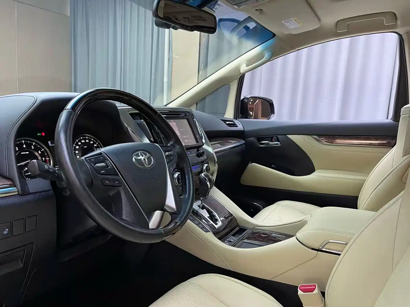 Toyota Alphard 2018 Facelift 3.5L Luxury Edition фото 4