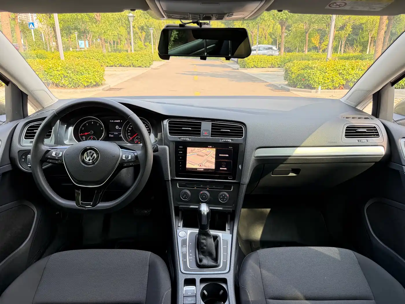 Фото 16 - Volkswagen Golf