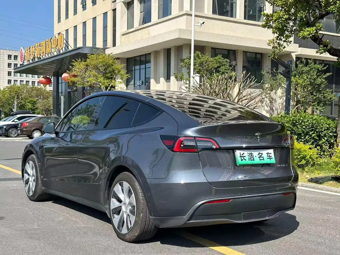 TESLA MODEL Y