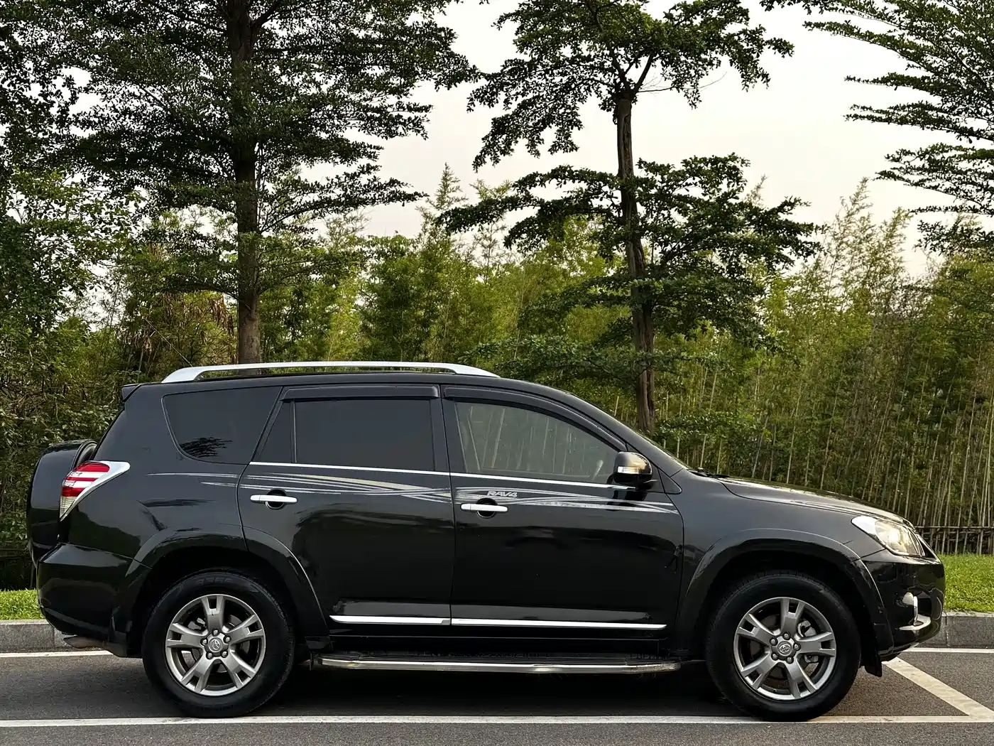 Toyota RAV4 Rongfang 2012 Styling Edition 2.4L Automatic 4WD Luxury фото 5