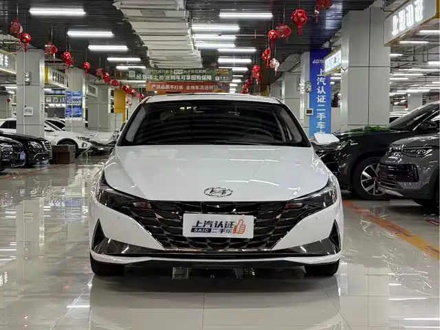 Hyundai Elantra 2022 1.5L CVT LUX Premium Edition — фото 2
