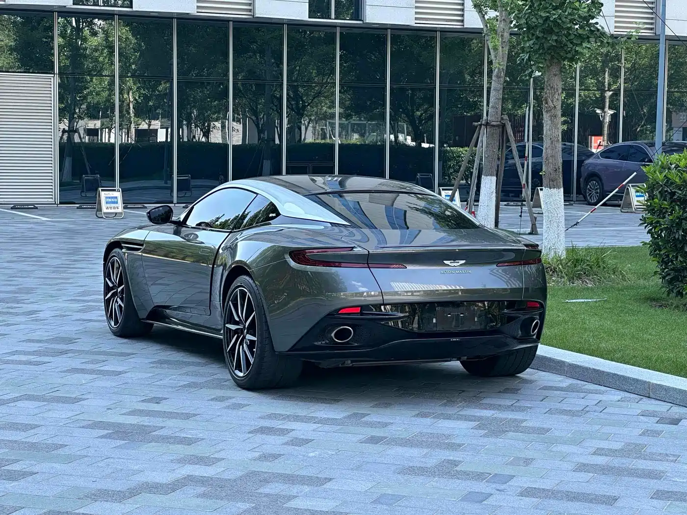 Aston Martin DB11 2018 2017 4.0T V8