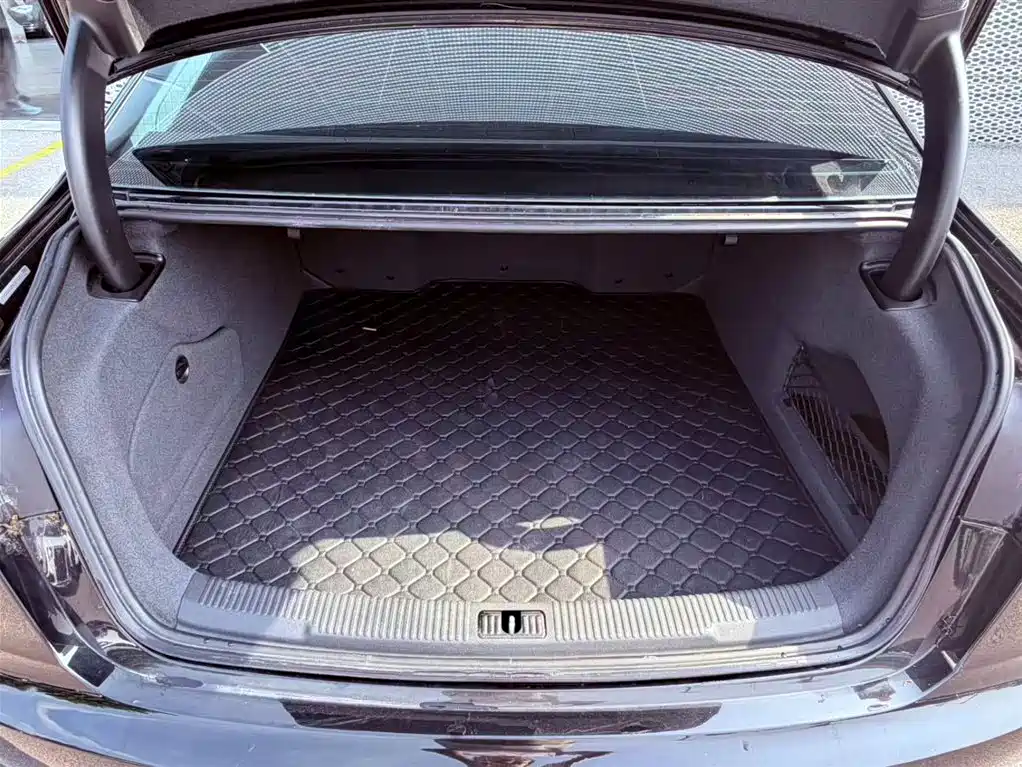 Фото 10 - Audi A6L