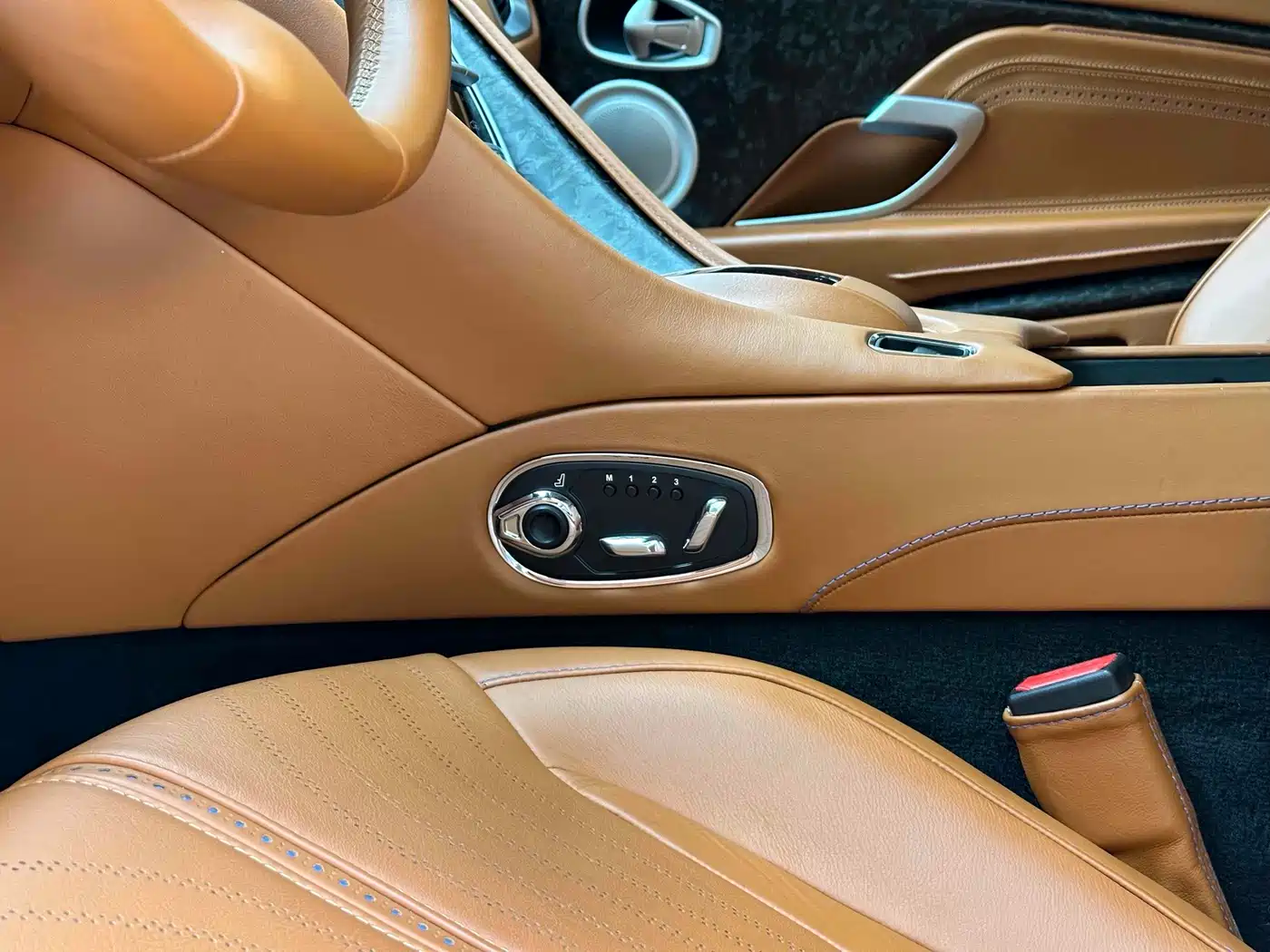 Aston Martin DB11 2018 2017 4.0T V8