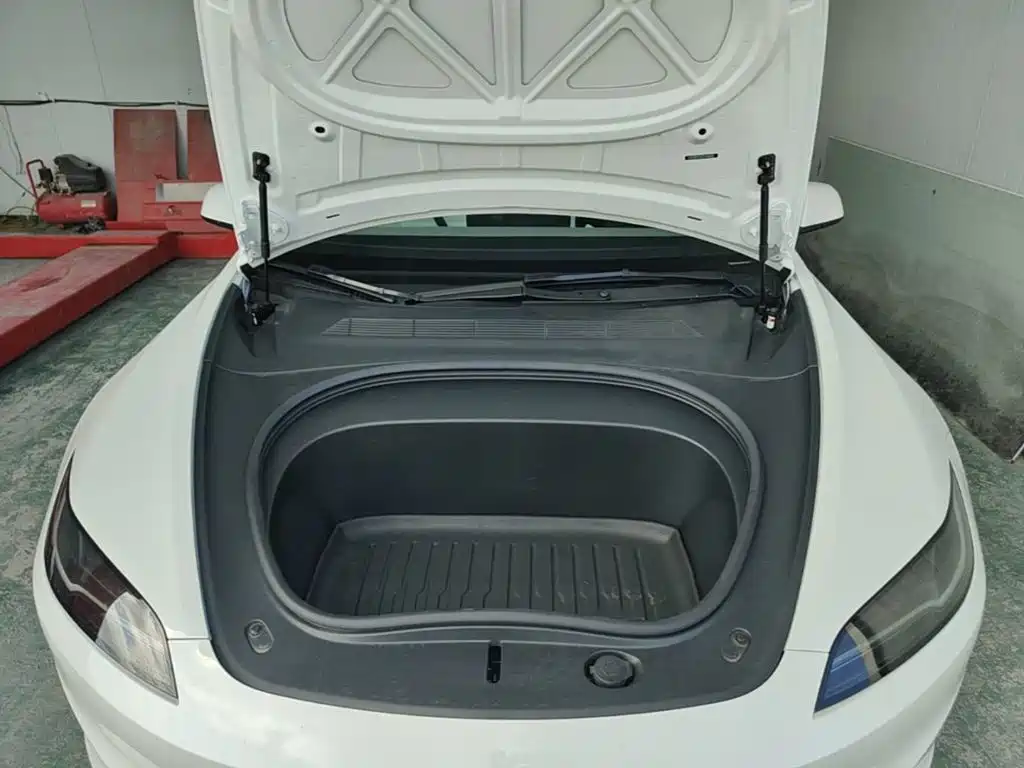Tesla Model 3 2026 2025 Model Year Facelift Rear-Wheel Drive