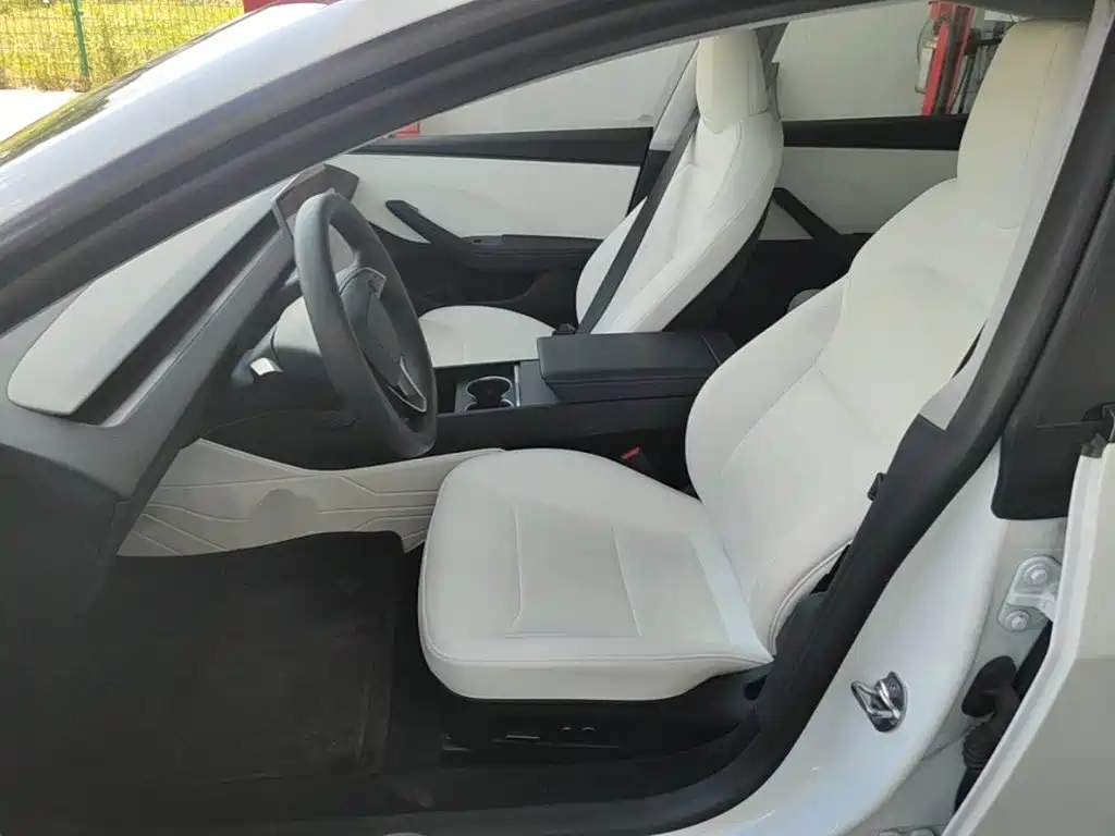 Tesla Model 3 2026 2025 Model Year Facelift Rear-Wheel Drive