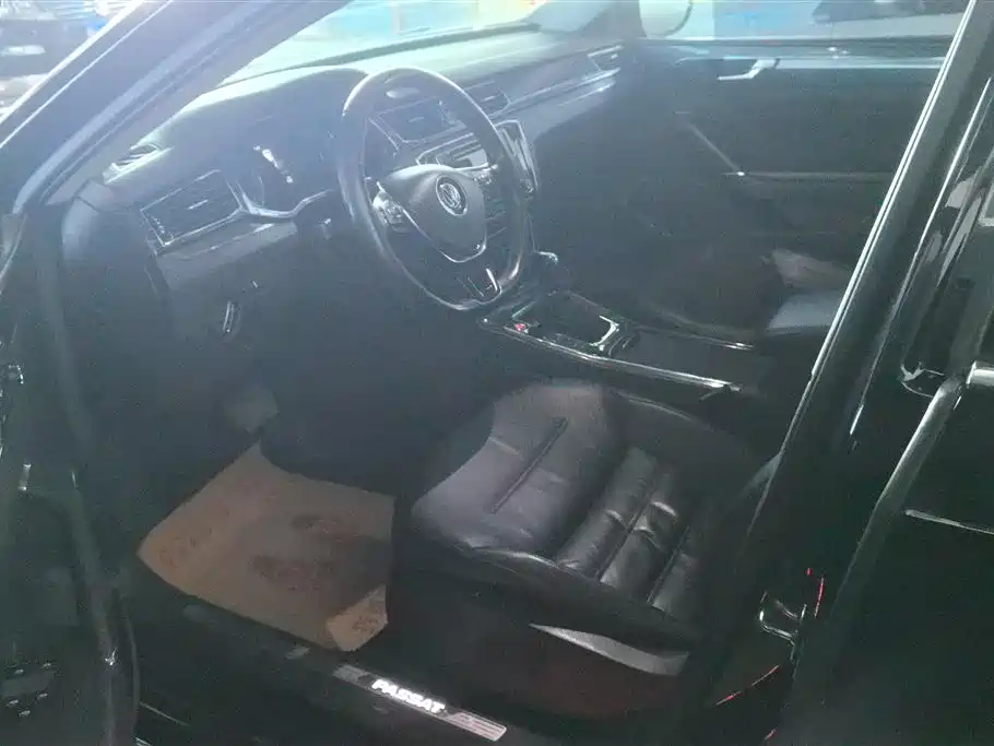 Volkswagen Passat 2016 330TSI DSG Executive Edition фото 9