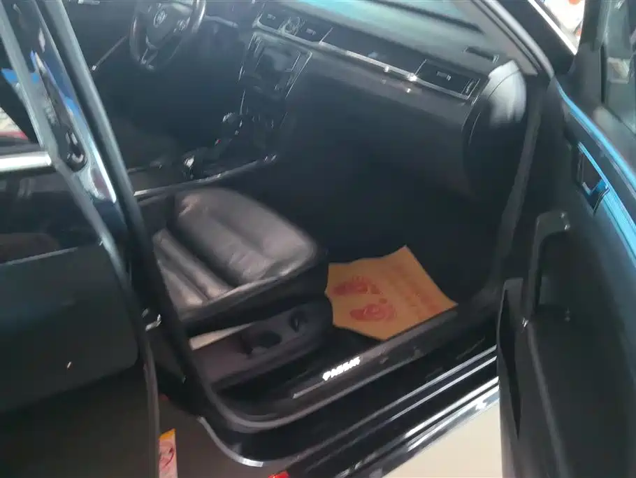 Volkswagen Passat 2016 330TSI DSG Executive Edition фото 8