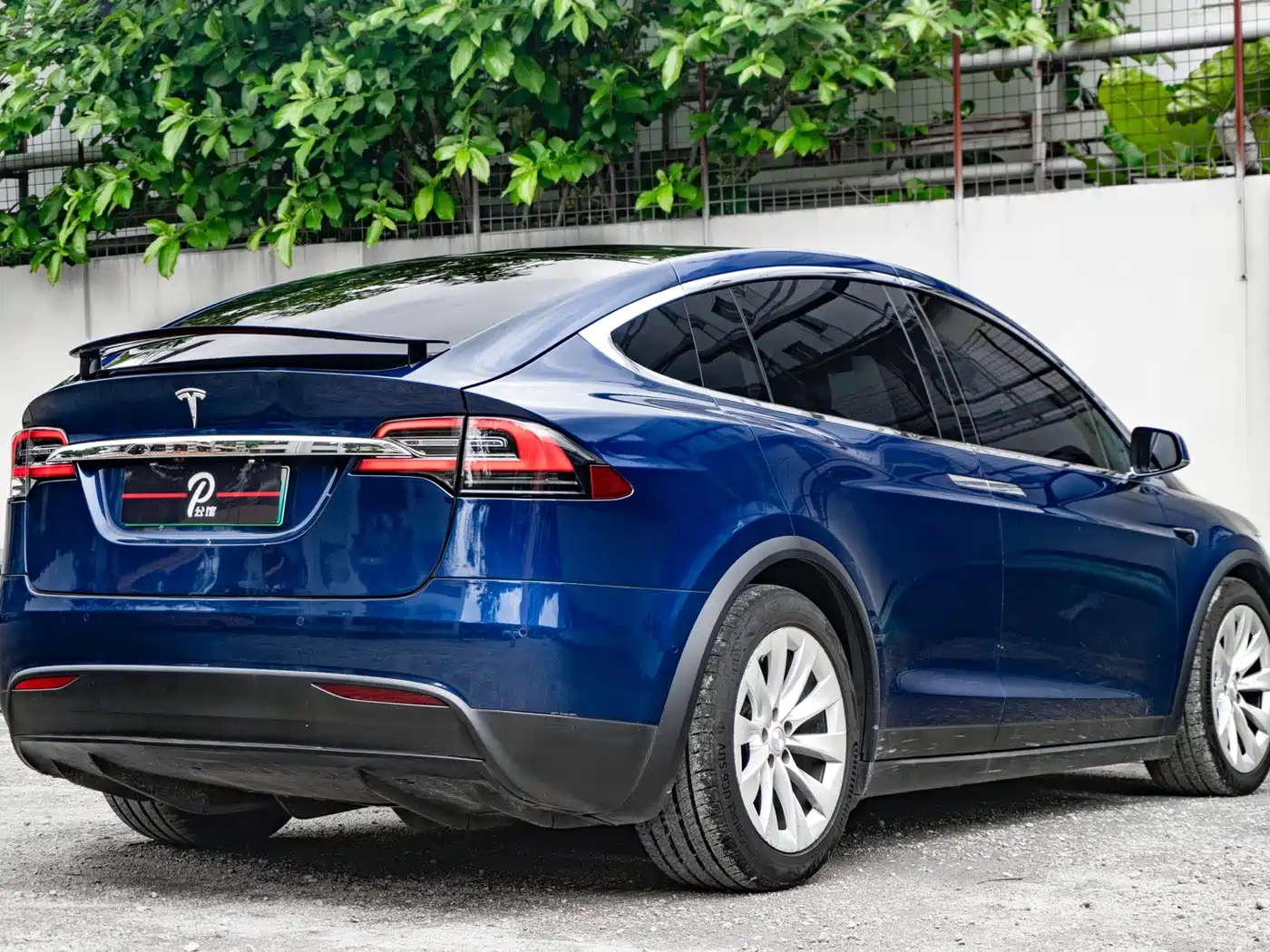 TESLA MODEL X