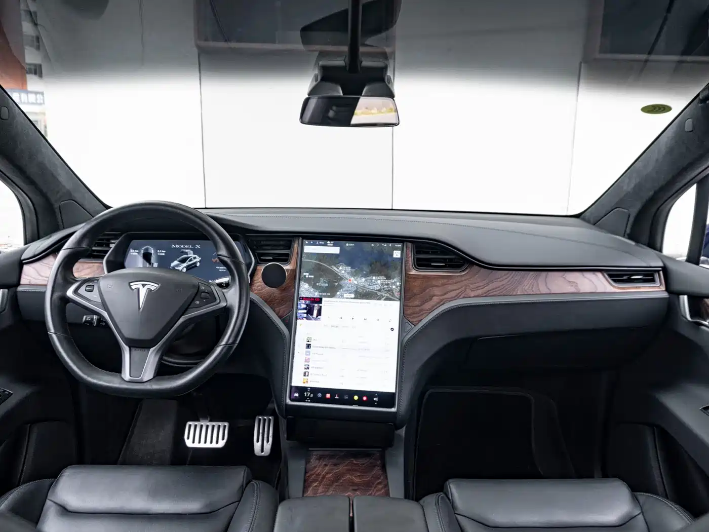 TESLA MODEL X