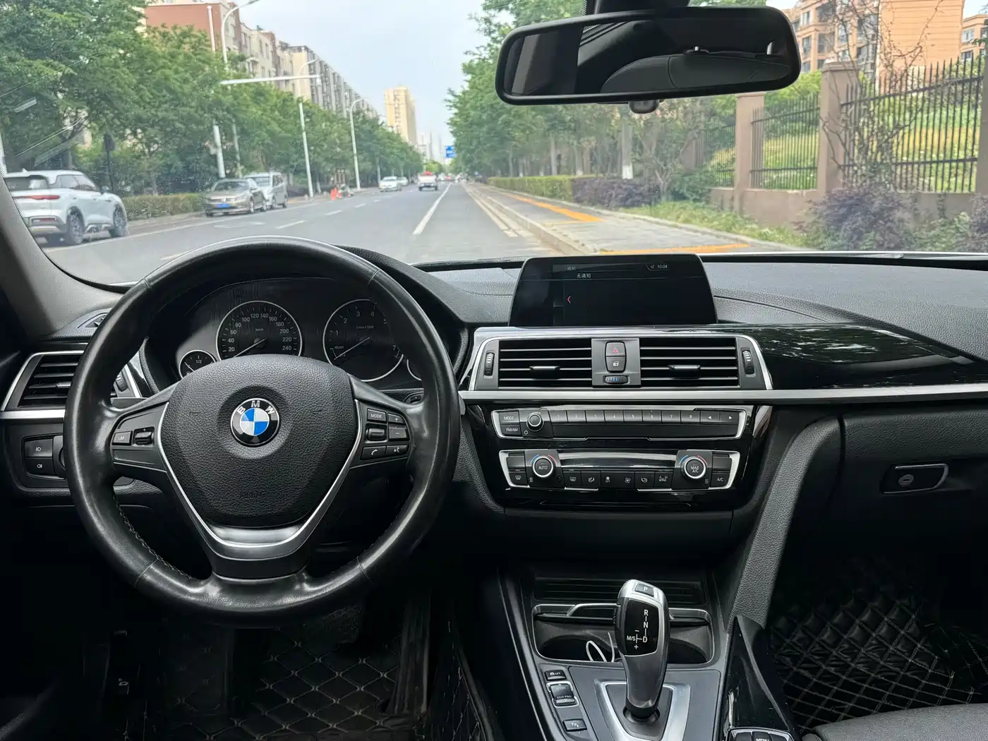 BMW 3 Series 2018 318Li фото 9